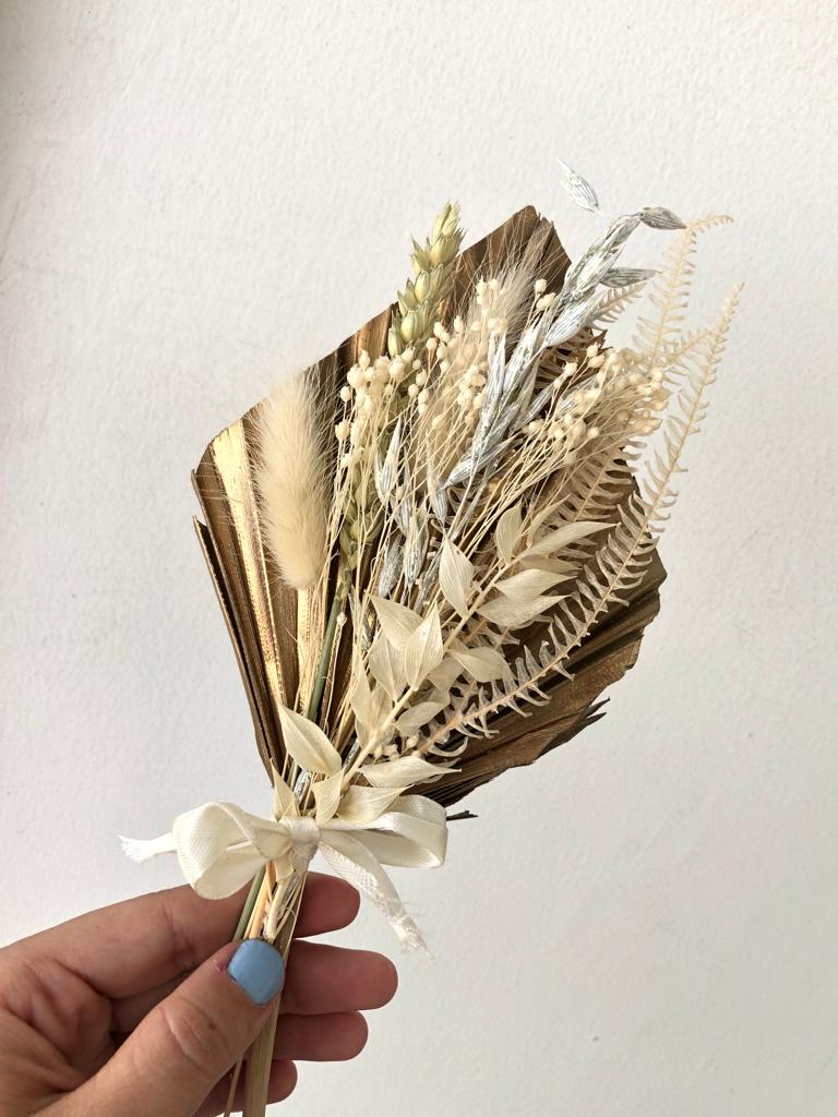 Flores Secas - Gold and Neutral